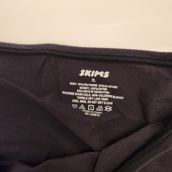 Skims Panties Size XL - Picture 2 of 3